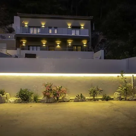 Sleeps 10 Pool Air Con Wifi Áyios Nikítas