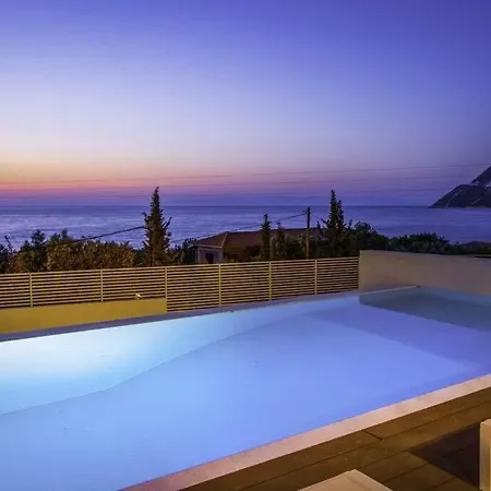 Sleeps 10 Pool Air Con Wifi Vila