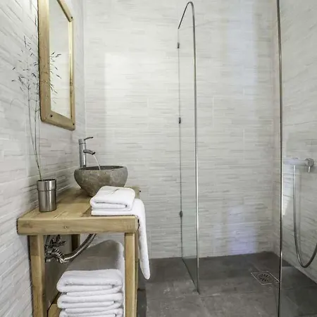 Sleeps 10 Pool Air Con Wifi