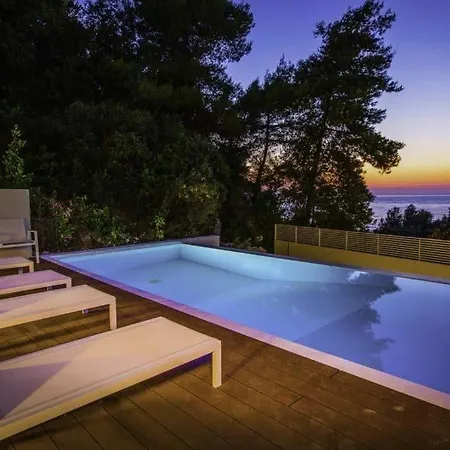 Vila Sleeps 10 Pool Air Con Wifi